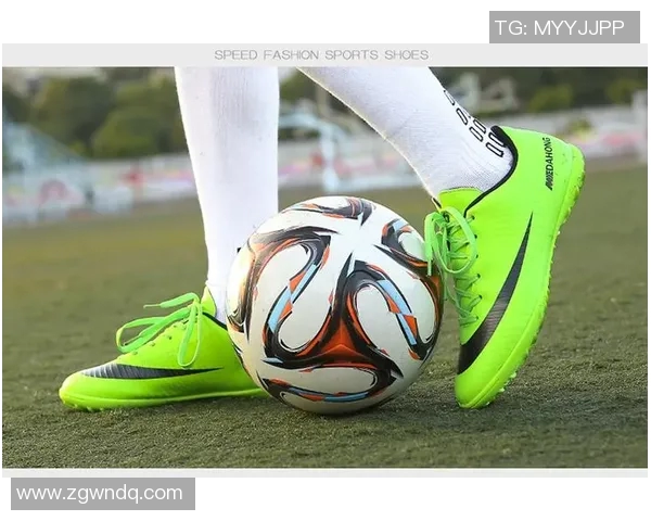 适合不同场地的足球鞋推荐让你在比赛中尽显风采和实力