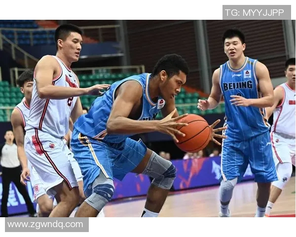 广东东莞大益队迎战北京队全力争胜展现篮球风采